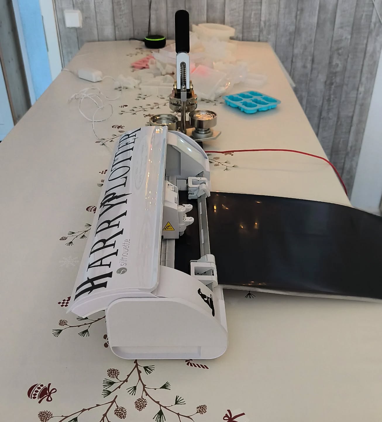 Kreativmodus aktiviert....

#kleenelady #diy #plottenmachtsüchtig #gießformen #etsyshop