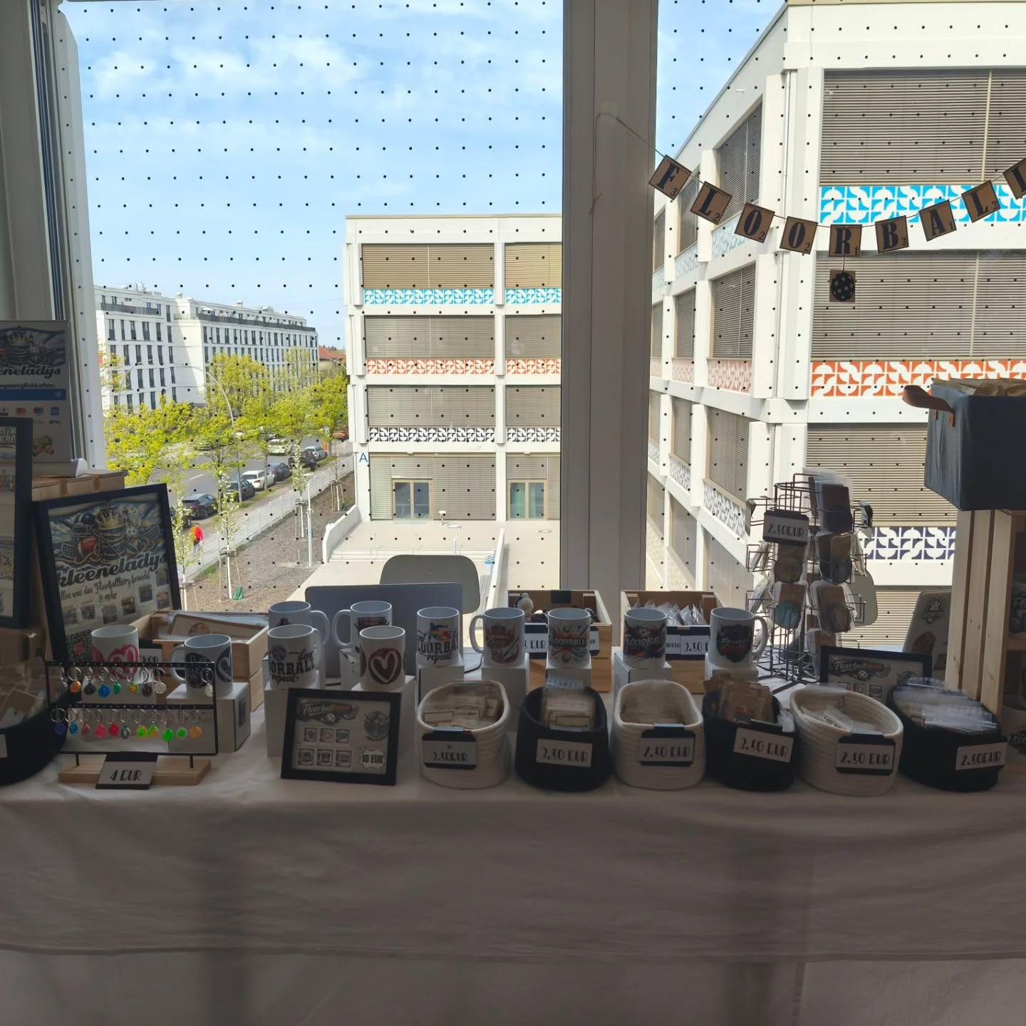 Heute bei den Playoffs U9 in Berlin, ausgerichtet von den @floorball_eisbaeren_juniors

#kleeneladys #floorball #u9playoffs