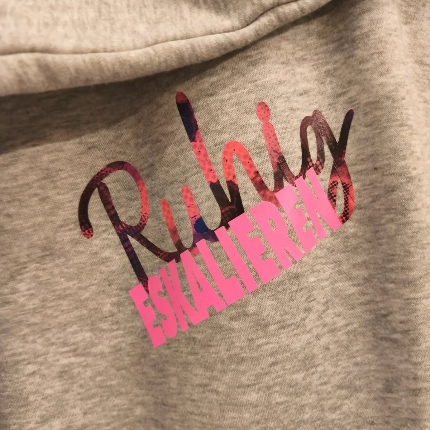 Moin und haaaallooooo Freitag 🥳 

Es gibt eine neue Datei von @_b.style und passt perfekt zu meinem Gemüt 😉 innerlich am eskalieren, denn wir fahren nach Zwickau 🤗 

#kleeneladys #bstyle #bstylist #plottenmachtsüchtig