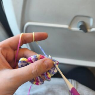 Auf dem Weg nach Hannover zu @_b.style ❤️ Häkelmodus aktiviert. Mal sehen was ich schaffe 😁 

#kleeneladys #hannover #aufreise #häkelnmachtglücklich