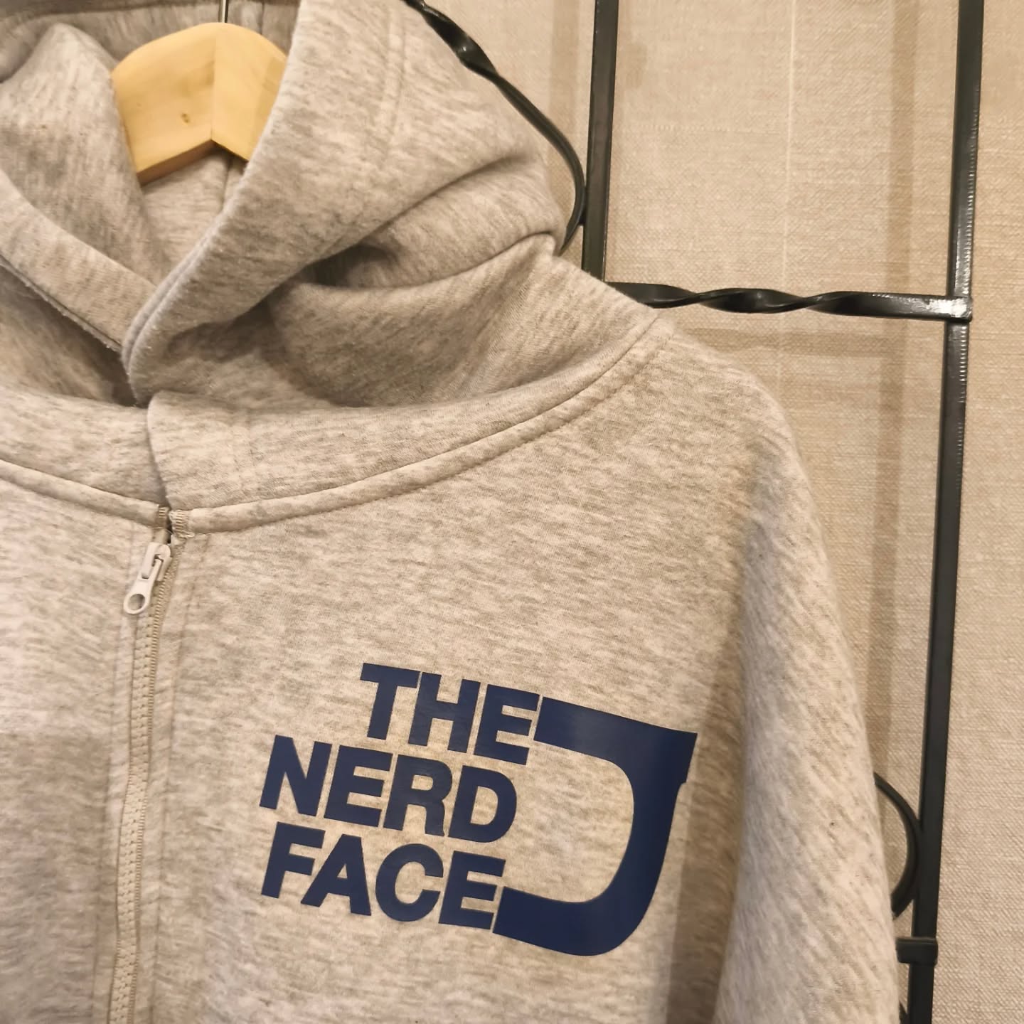 Moin und haaaallooooo Freitag 🥳 

Endlich ist das Wochenende zum Greifen nah und somit Zeit für eine neue Datei von @_b.style ❤️

#kleeneladys #bstyle #bstylist #plottenmachtsüchtig