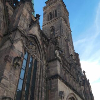 Hinaus in die Freiheit kleines Würmchen ❤️ 

#kleeneladysontour #nürnberg #stsebaldnürnberg